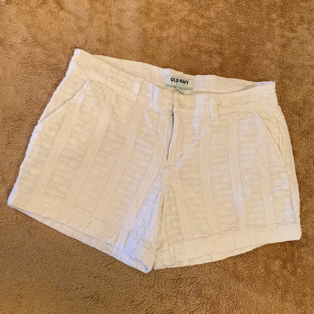Embossed white shorts